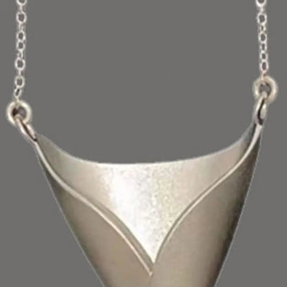 Elegant Bow Pendant Necklace 🎀✨